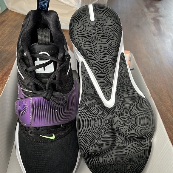 Zoom Freak 3
Basketball Shoes